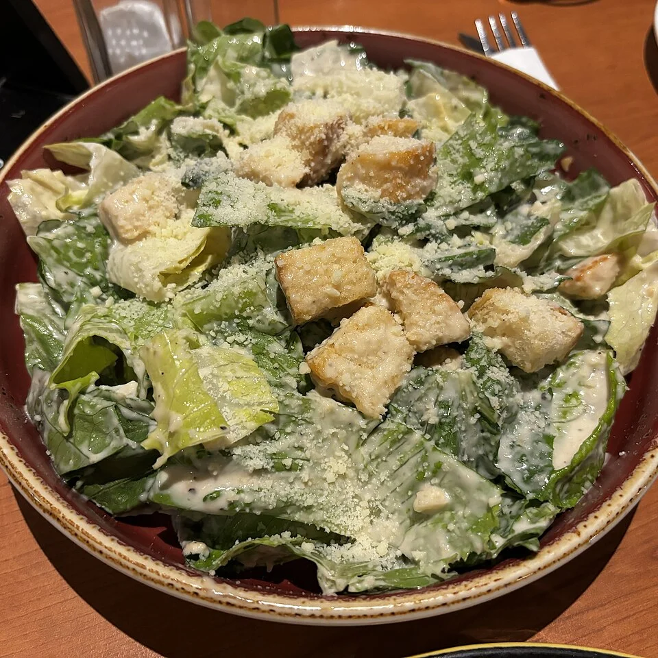 Салат «Цезарь с курицей»